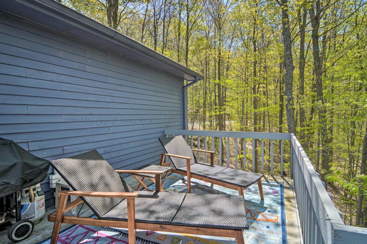 Resort-Style Harbor Springs Home With 2 Decks! Exterior photo
