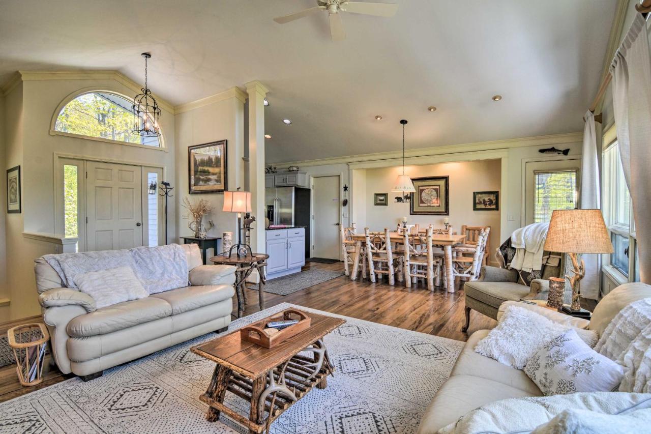Resort-Style Harbor Springs Home With 2 Decks! Exterior photo