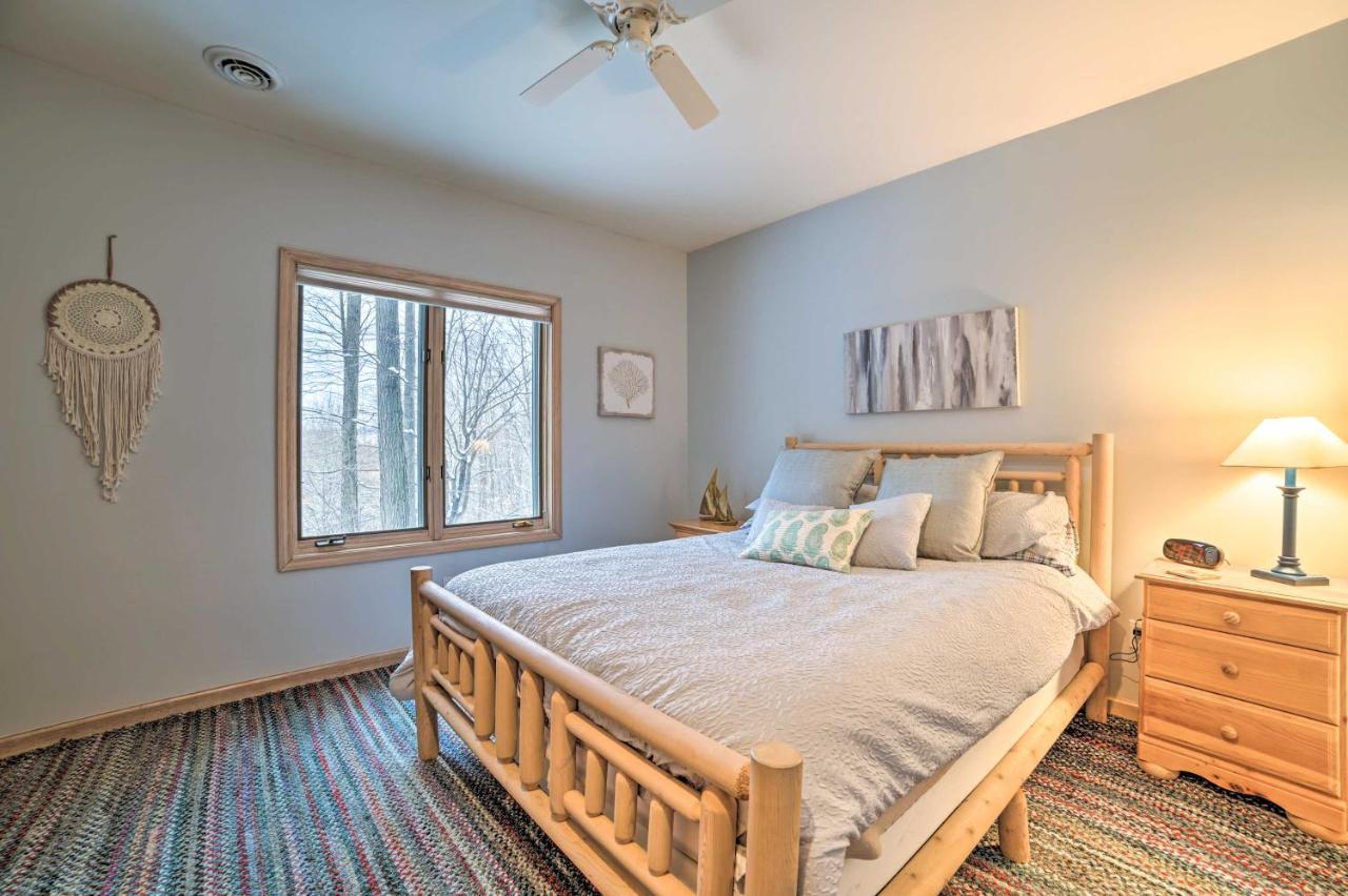 Resort-Style Harbor Springs Home With 2 Decks! Exterior photo