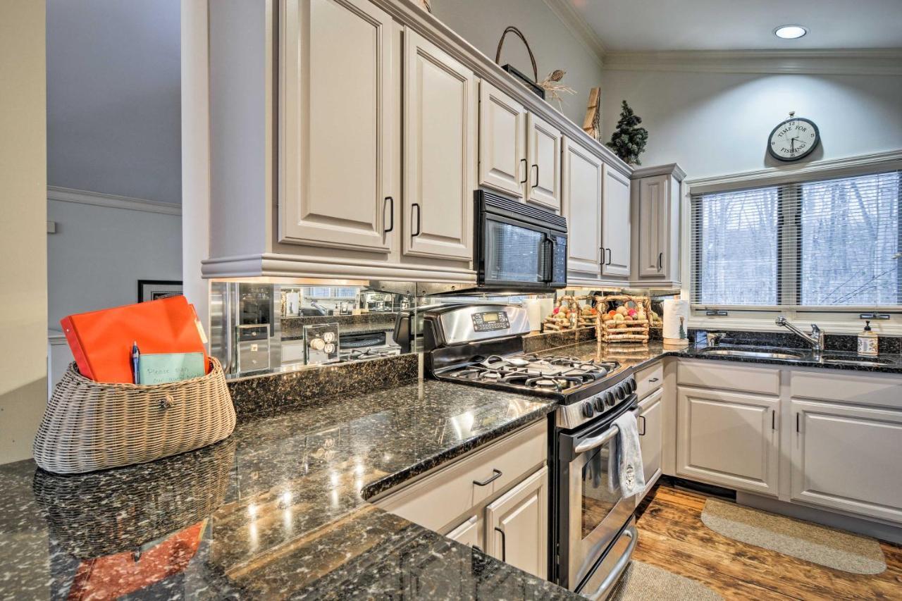 Resort-Style Harbor Springs Home With 2 Decks! Exterior photo
