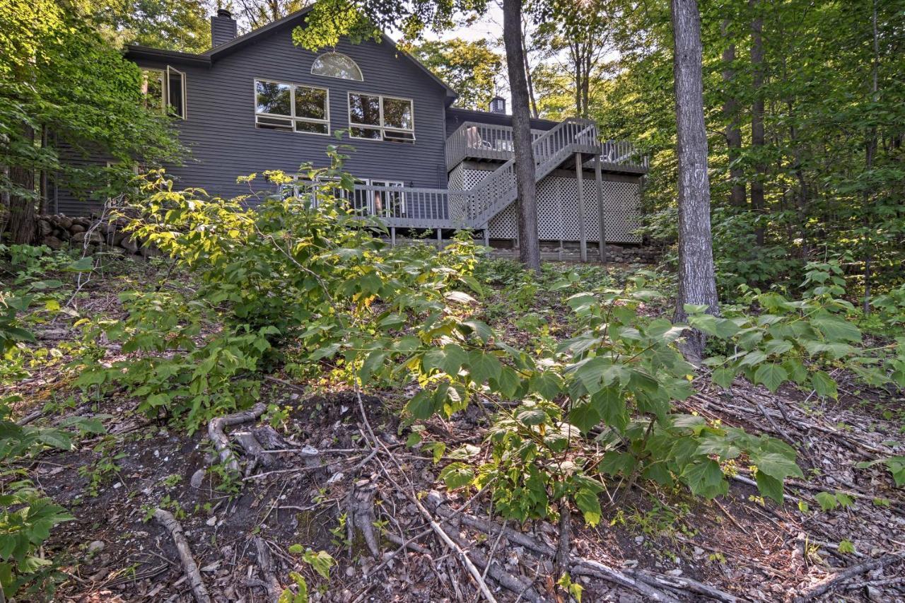 Resort-Style Harbor Springs Home With 2 Decks! Exterior photo