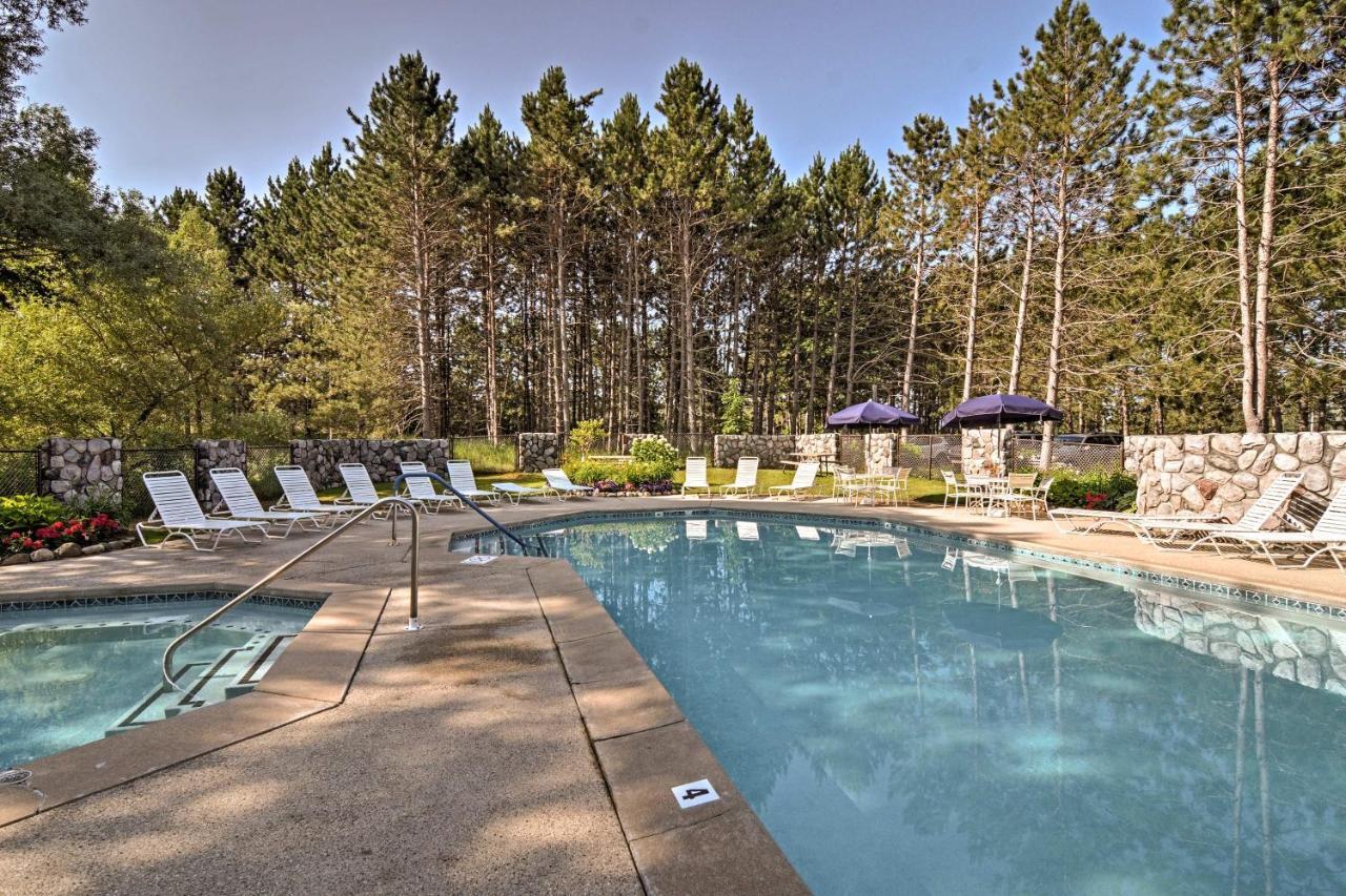 Resort-Style Harbor Springs Home With 2 Decks! Exterior photo
