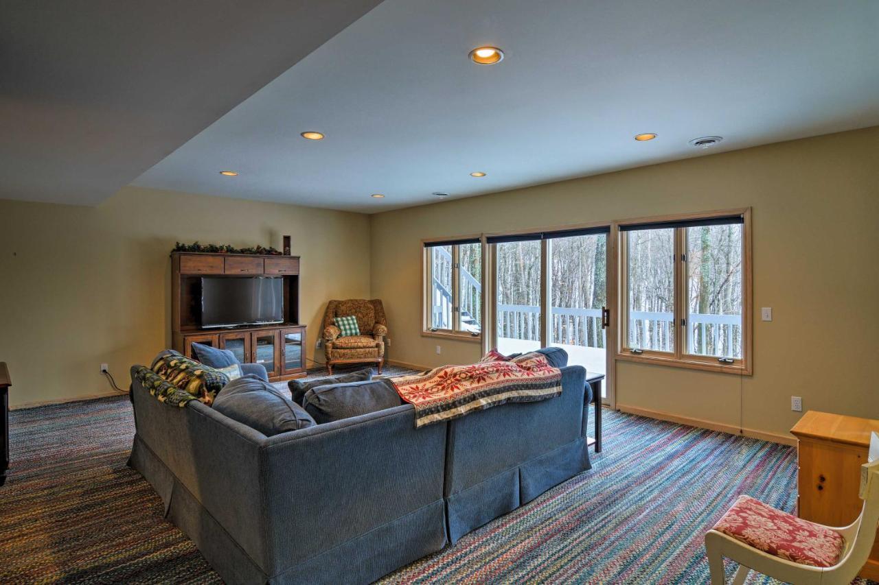 Resort-Style Harbor Springs Home With 2 Decks! Exterior photo